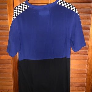 Black pyramind shirt